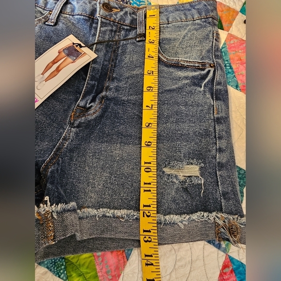 Vanilla Star Real Cheeky Short Women's Size 29 NWT - Picture 2 of 10